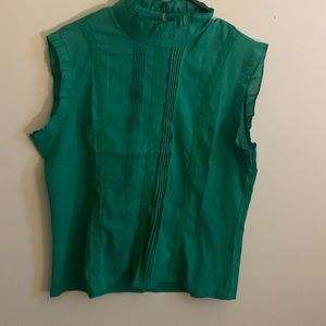 Sleeveless blouse, never worn
